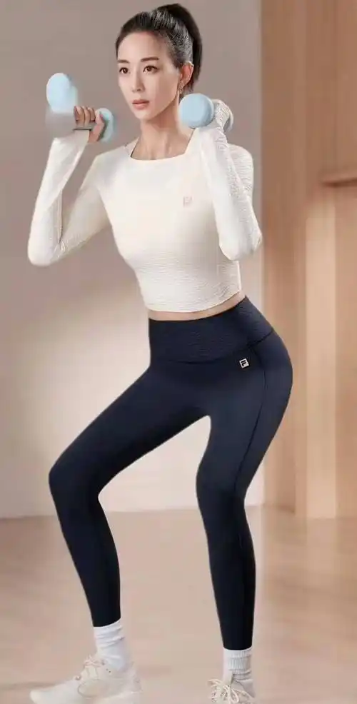 张钧甯身姿迷人优雅,她不仅长期坚持健身塑形,还坚持练瑜伽_生活_肌肉