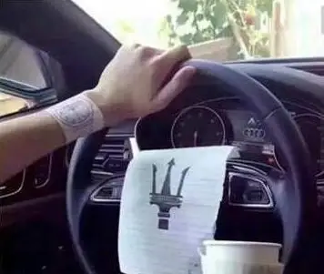 还真别说,小编朋友圈就有微商,有的人只发自己的商品很正常.