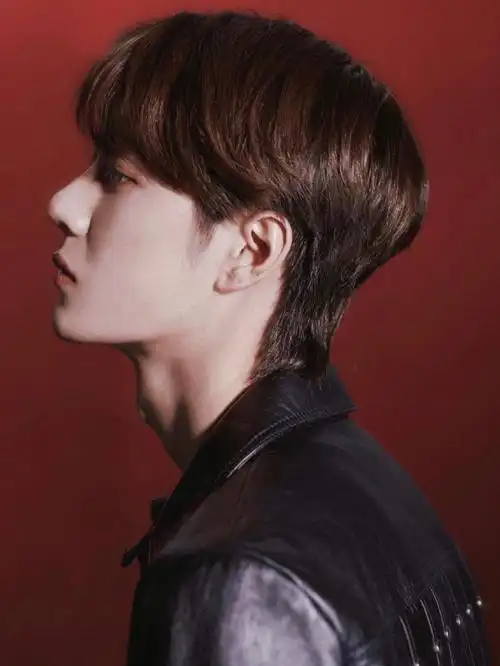 向全世界安利王一博  #男友喉结  有点控制不住自己的欲望啦,怎么能