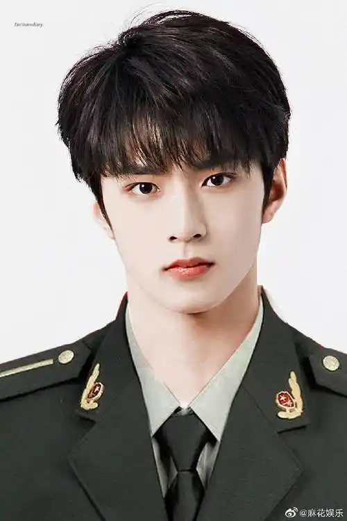 刘耀文飞行员制服路透##刘耀文无限超越班飞行员制服路透