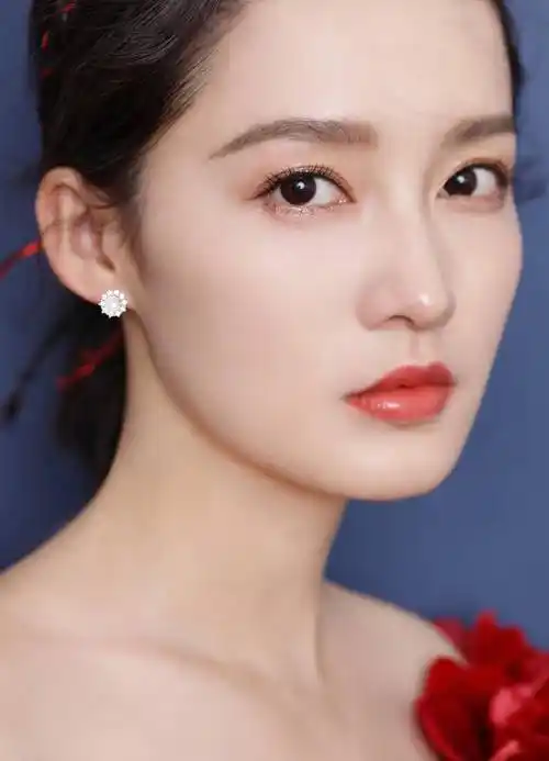 李沁生图意外流出,比精修图还美,这颜值和身材你们能打多少分?