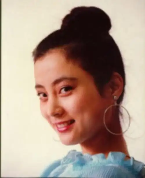 李玲玉年轻的时候美若天仙,喜欢她的举个手