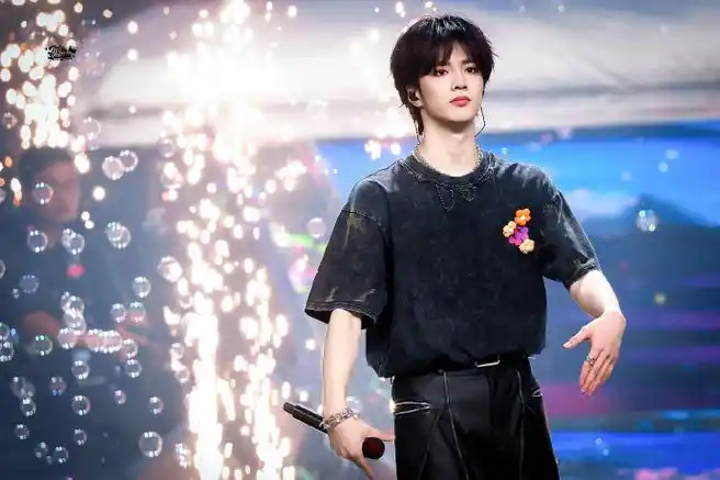 刘耀文叁重楼暨出道四周年演唱会