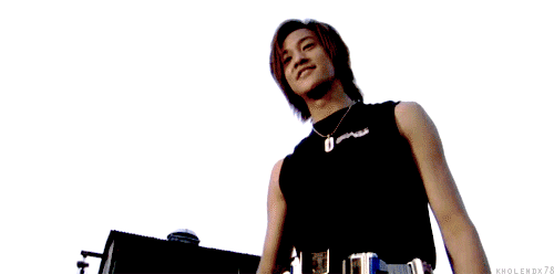 何润东帅气武器长发gif动图_动态图_表情包下载_soogif