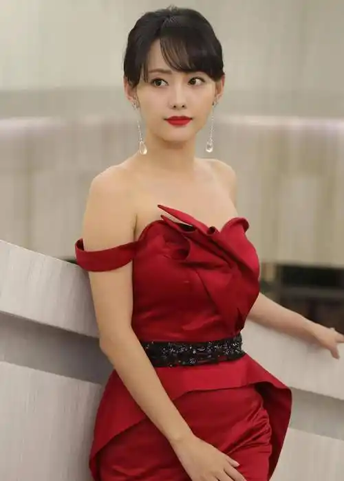 张嘉倪:36岁被男人抛弃,还失去两个孩子的抚养权,如今男方后悔_麦超