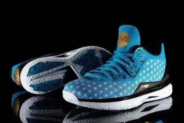 师丹·加马什设计打造出来,这一双鞋子的设计采用了李宁品牌中的韦德