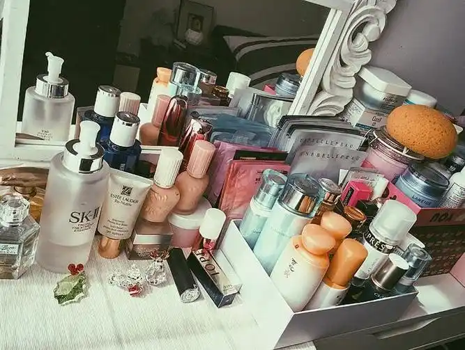 【梳妆台上的瓶瓶罐罐】来晒晒我的护肤品