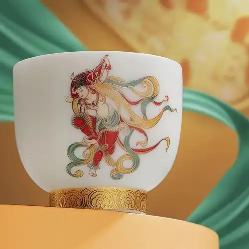 底部采用描金工艺更为生动弘扬中国传统文化,或许这才是文创人吧