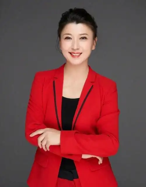 演员闫学晶,45岁在剧组意外怀孕,儿子劝她生下来