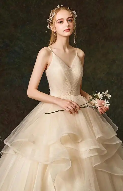 【囍·婚纱】甜美吊带v领蕾丝婚纱小拖尾裙 - 喜事之邦