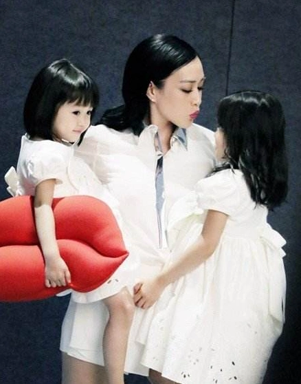 钟丽缇高颜值三个女儿为何要培养孩子气质
