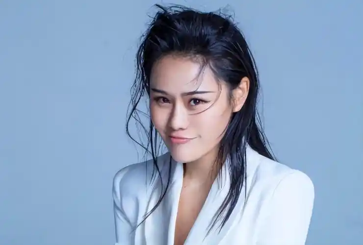 袁娅维有唱功有实力,同时也很努力,对于音乐作品有着超强的驾驭能力.