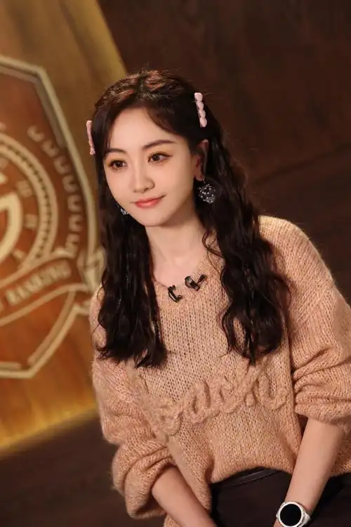 大侦探#【蓉侦探】花絮照91此刻是头脑风暴后努力复盘的蓉侦探@杨蓉