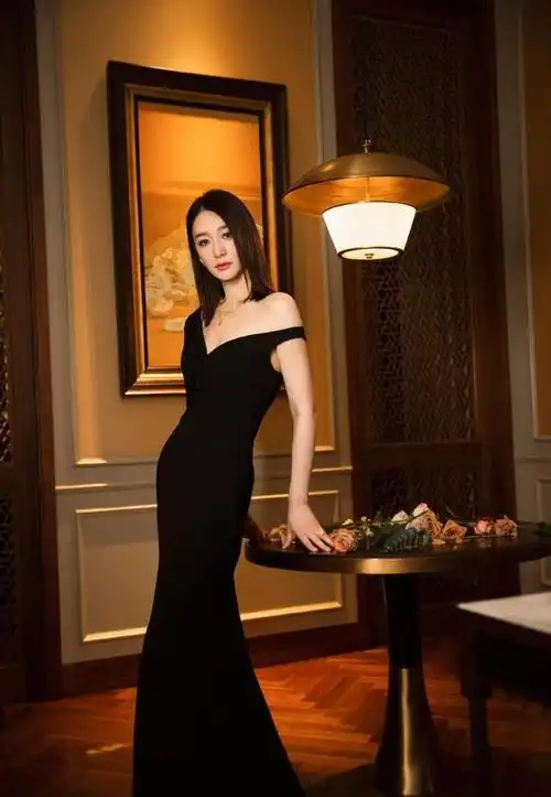 李小冉绝美时刻168cm的黄金三围腰臀比亚洲最美性感花瓶