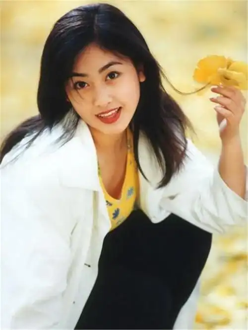 61岁李子雄"隐藏"10年的二婚妻子,原来也是圈内人,两人差23岁