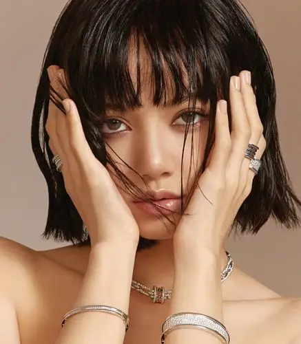 lisa vogue杂志封面写真图片