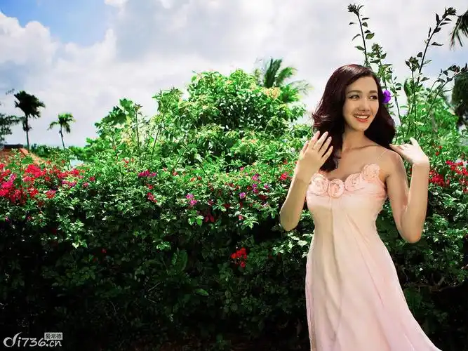 80后美女韩雯雯的性感写真