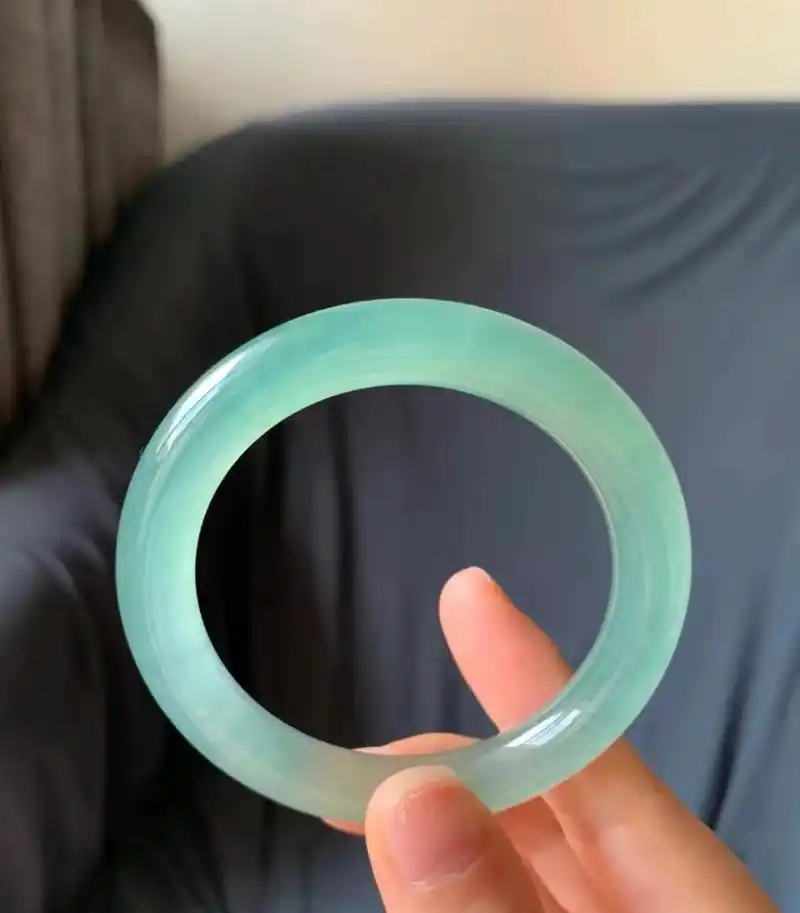 高冰湖水绿翡翠手镯