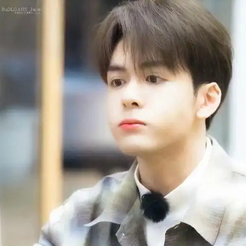 曾舜晞超话小狗软糖～白色的小奶狗很可爱,晞穿啥色都可爱#曾舜晞#zsx