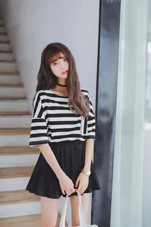 模特尺寸:身高:165cm   体重:84g    三围:胸围80cm  腰围60cm  臀围