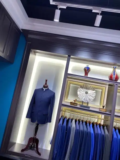 青岚定制新郎西服定制天花板