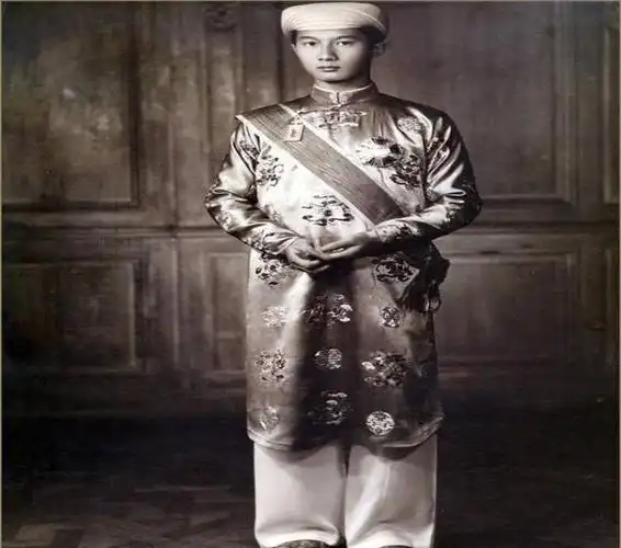 越南末代皇帝在香港花天酒地晚年与法国女子成婚保大皇帝