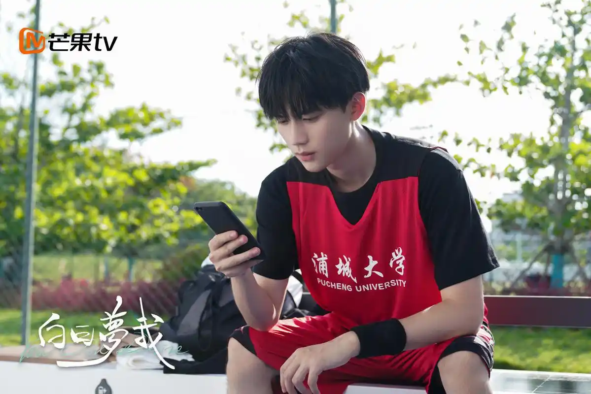 白日梦我剧照##电视剧白日梦我# 梦子悄悄告诉大家,今晚的糖是不狭靠