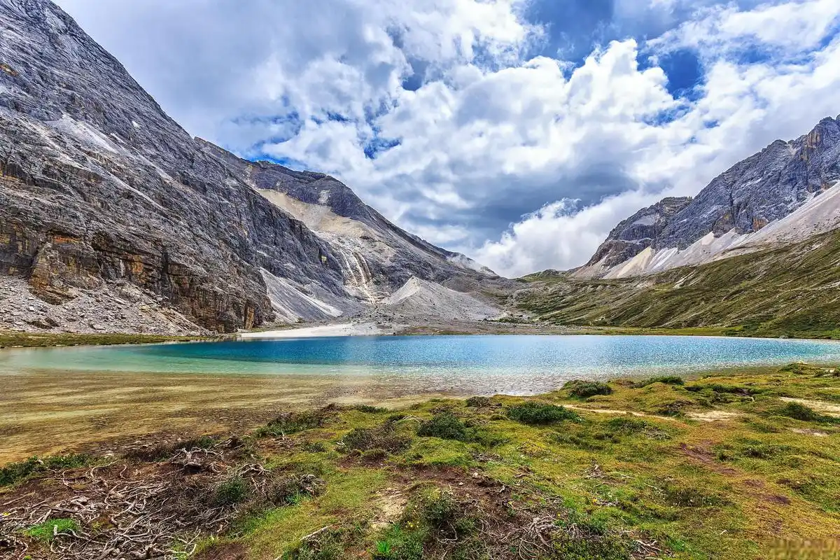 稻城亚丁景区,天堂一般的存在 稻城亚丁景区位于四川省甘孜藏族自治州