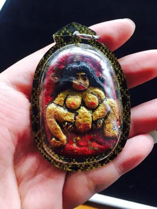 一折佛牌 泰国 阴牌_泰国佛牌正品阴法黑法阿赞堂情降女鬼依霸桃花