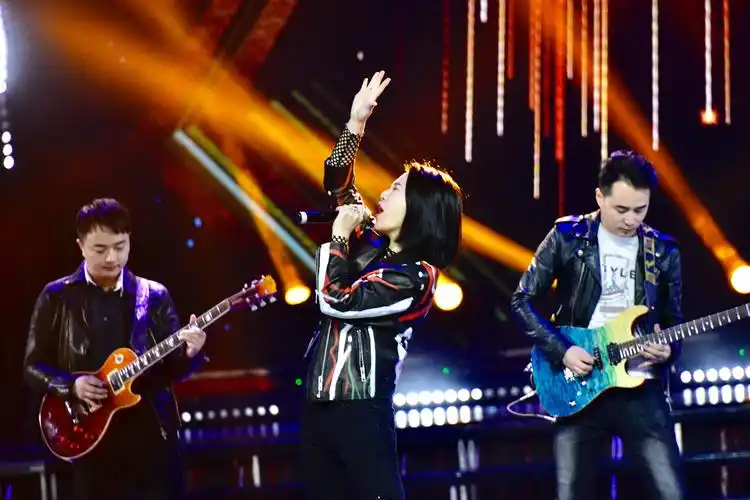 星光大道年度总决赛季军……歌手红豆