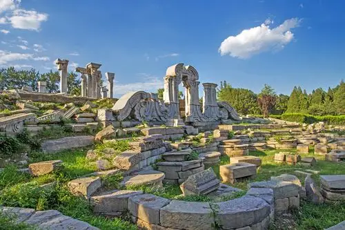 圆明园始建于1709年(康熙四十八年),最初是康熙帝给皇四子胤禛的赐园.