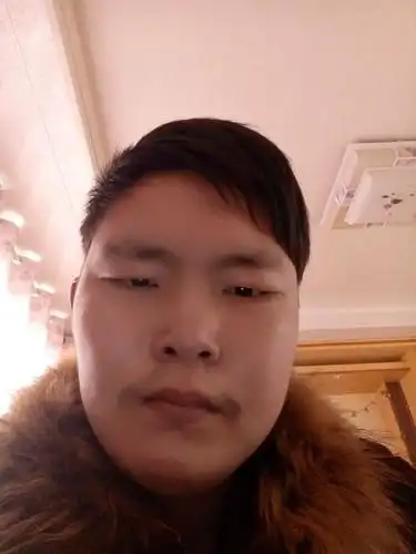 有的女的很丑很不好看,还不停地在空间里发自拍照,我看着真心烦,咋办?