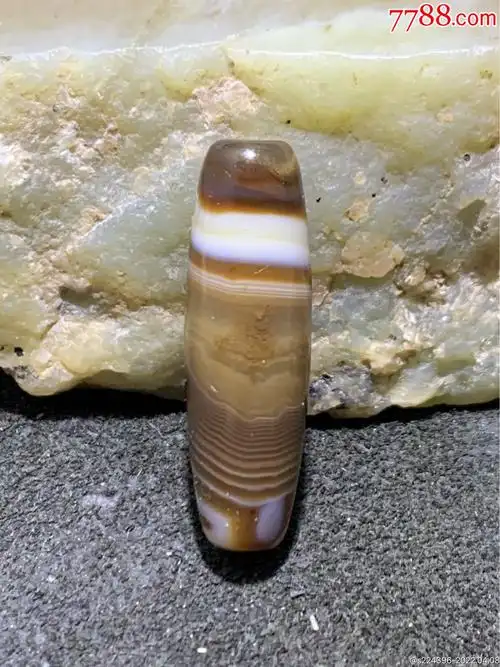 精美缠丝玛瑙天珠形桶珠一个