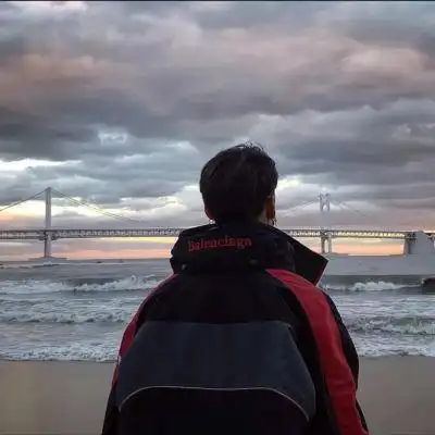 干净好看的优质背影帅气男头(男生干净头像帅背影) - 头像图片网