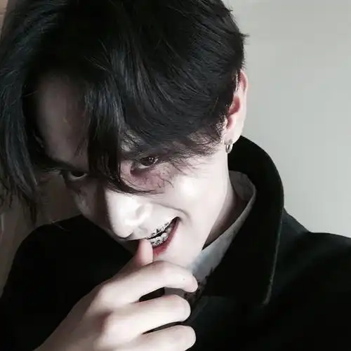 箍牙哥坏笑头像