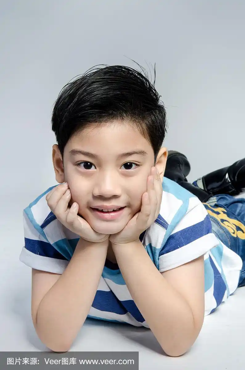 亚洲可爱小男孩的肖像