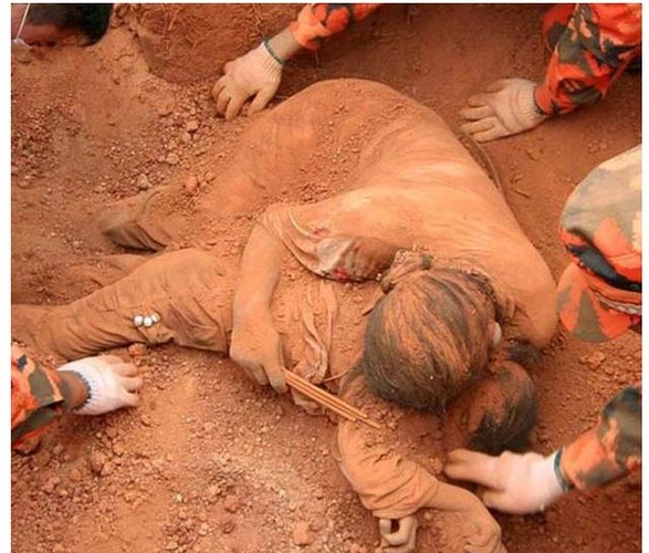 直击那些感人的照片让我们再一次看懂母爱是什么