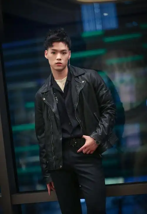 八卦:董又霖最近被传恋情也是很假了,所谓绯闻女友早就没关系了