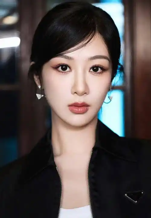 被宋丹丹嫌弃不够漂亮的杨紫,美商逆袭内娱杀疯!女生变美教科书