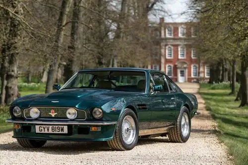 阿斯顿·马丁将携v8系列车型惊艳亮相古德伍德复古风情节