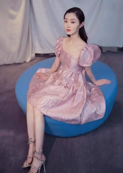 原创宋轶的独有时尚体重不到90斤筷子腿也可以很女神