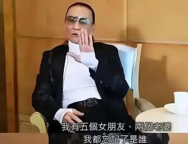 谢贤:当众扇曾江耳光,成龙称他为传奇,晚年与小49岁女友相恋