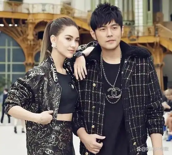 而且她的代言资源也异常丰富,各种护肤品和婴儿奶粉广告应接