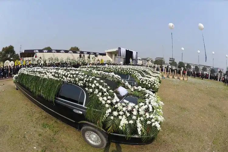 浙江温岭企业家因奢华葬母扰民向公众道歉