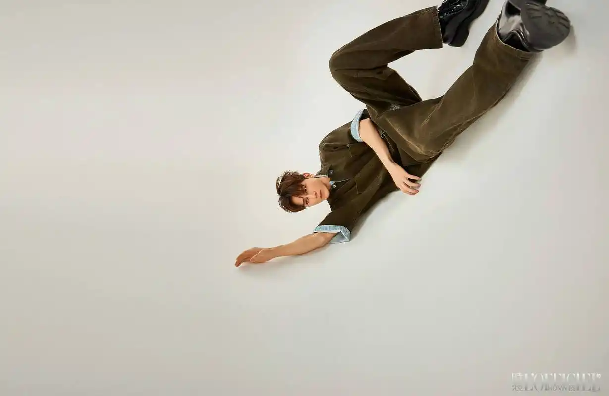 小兰花互动娱乐演员孙祖君时尚大片曝光 展露好身材腹肌吸睛