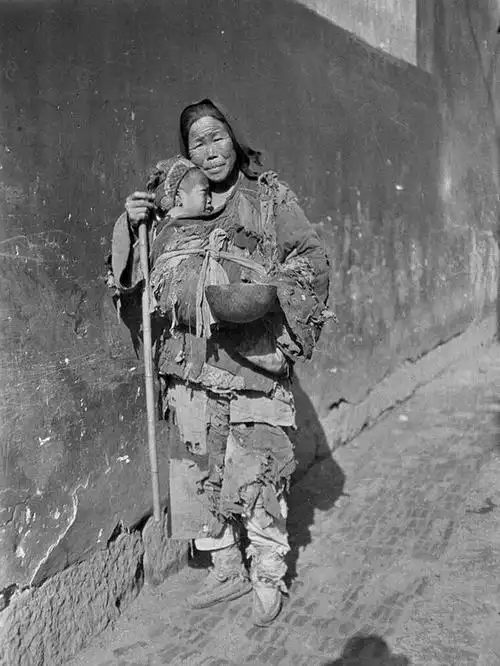 100多年前人们的生活是什么样让我们一同回到清朝末年去看看