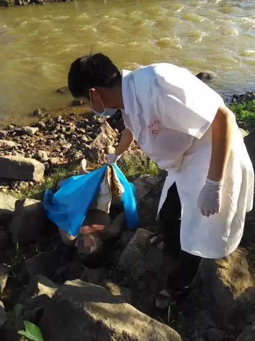 喝酒后与人打赌游过杨村河 一男子返回途中沉入水底溺亡