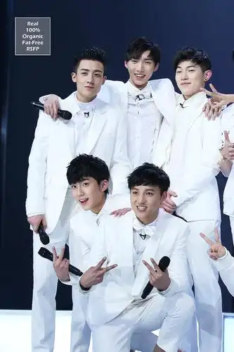 又去看燃烧吧少年,李宇春真瑞思拜,龙丹妮给我滚啊