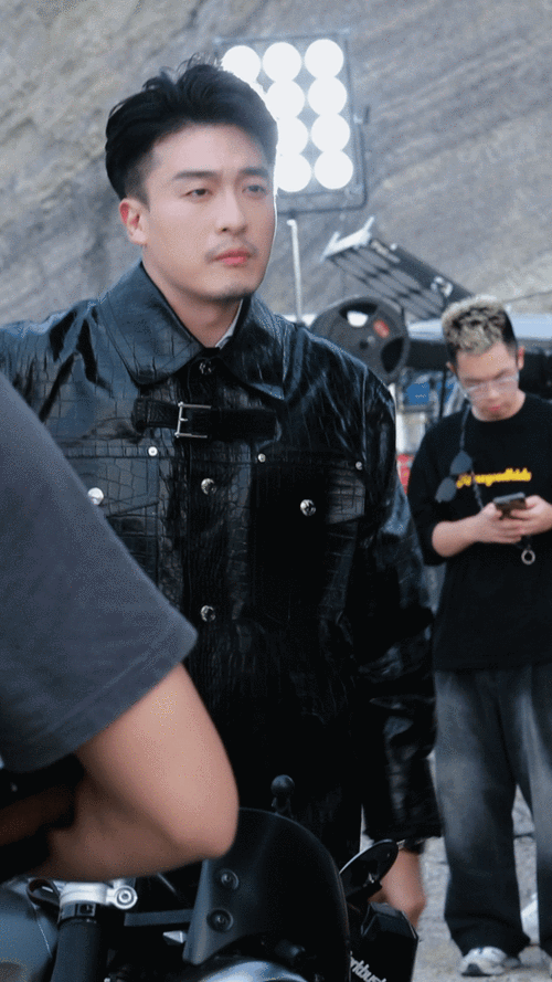 建议孙艺洲把西装焊身上##孙艺洲好帅