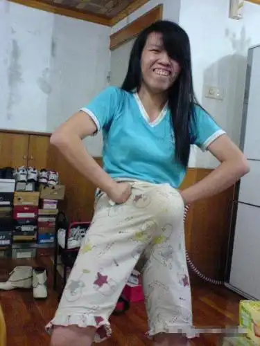 丑女网上征婚自拍照